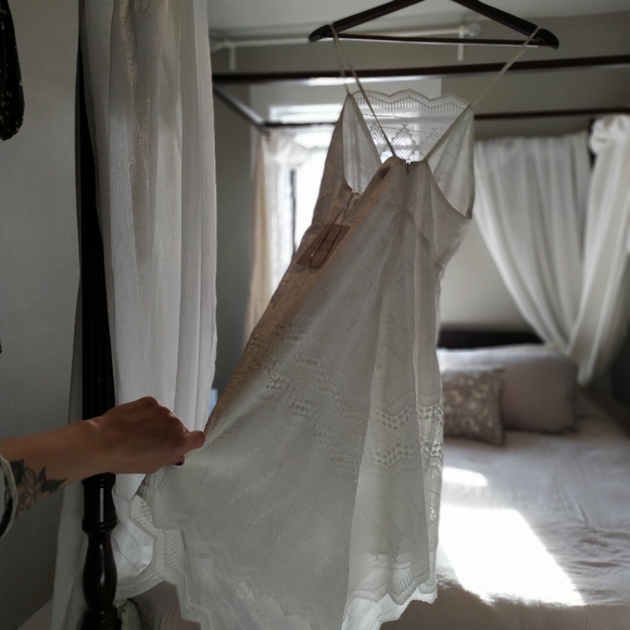 Beautiful white sundress - Picture 3 of 6